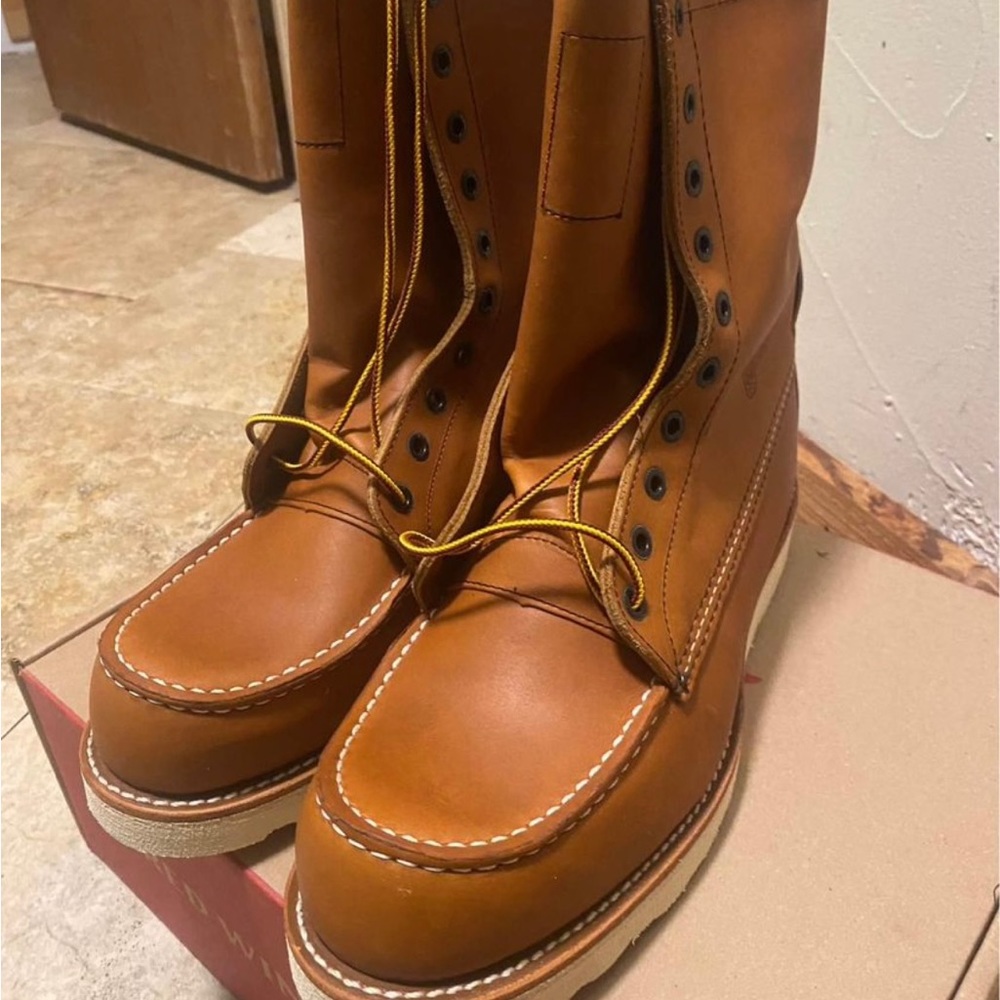 Red Wing 8” Moc Toe Boots 9.5